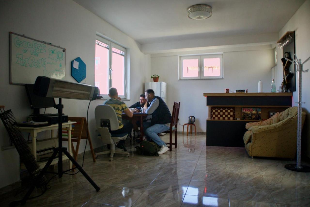 Got Prishtina Hostel Prishtine Bagian luar foto